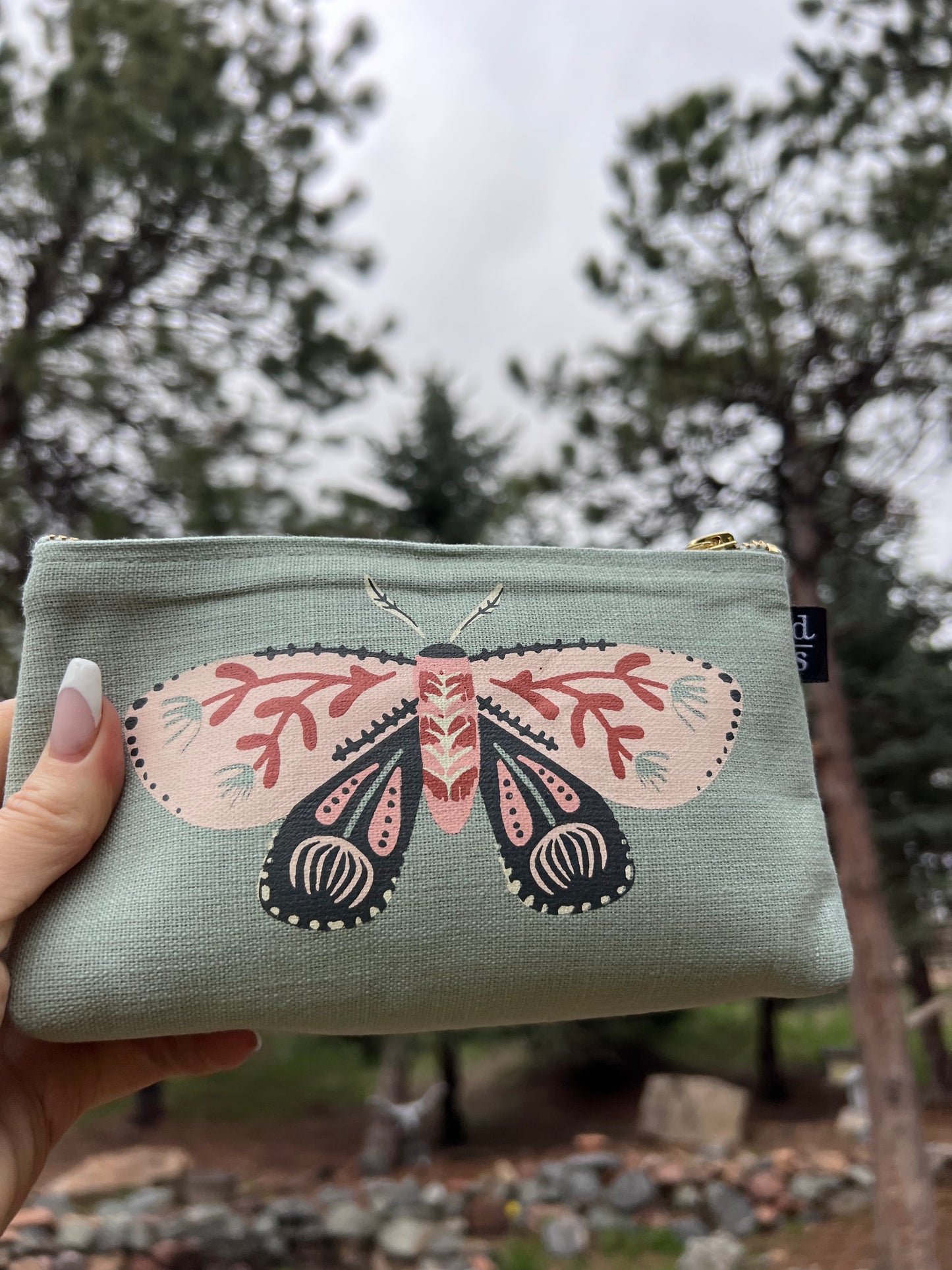 Shadow support, walking through thickness and challenge with light Lava mala & bracelet with agate. Gold plated beads.